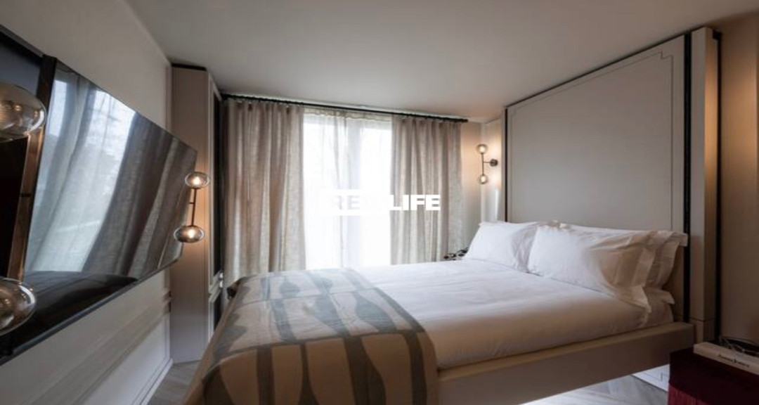 Escort Agency in London looking