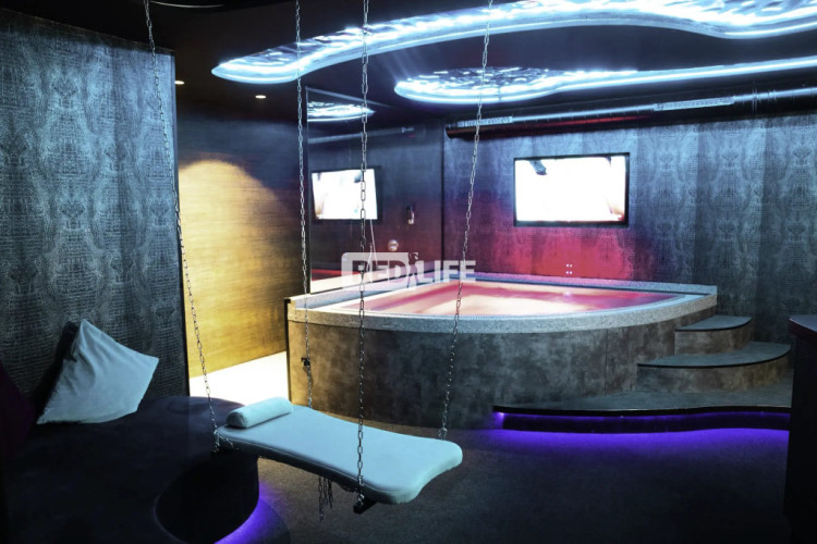 escort job auch Maximus Nightclub