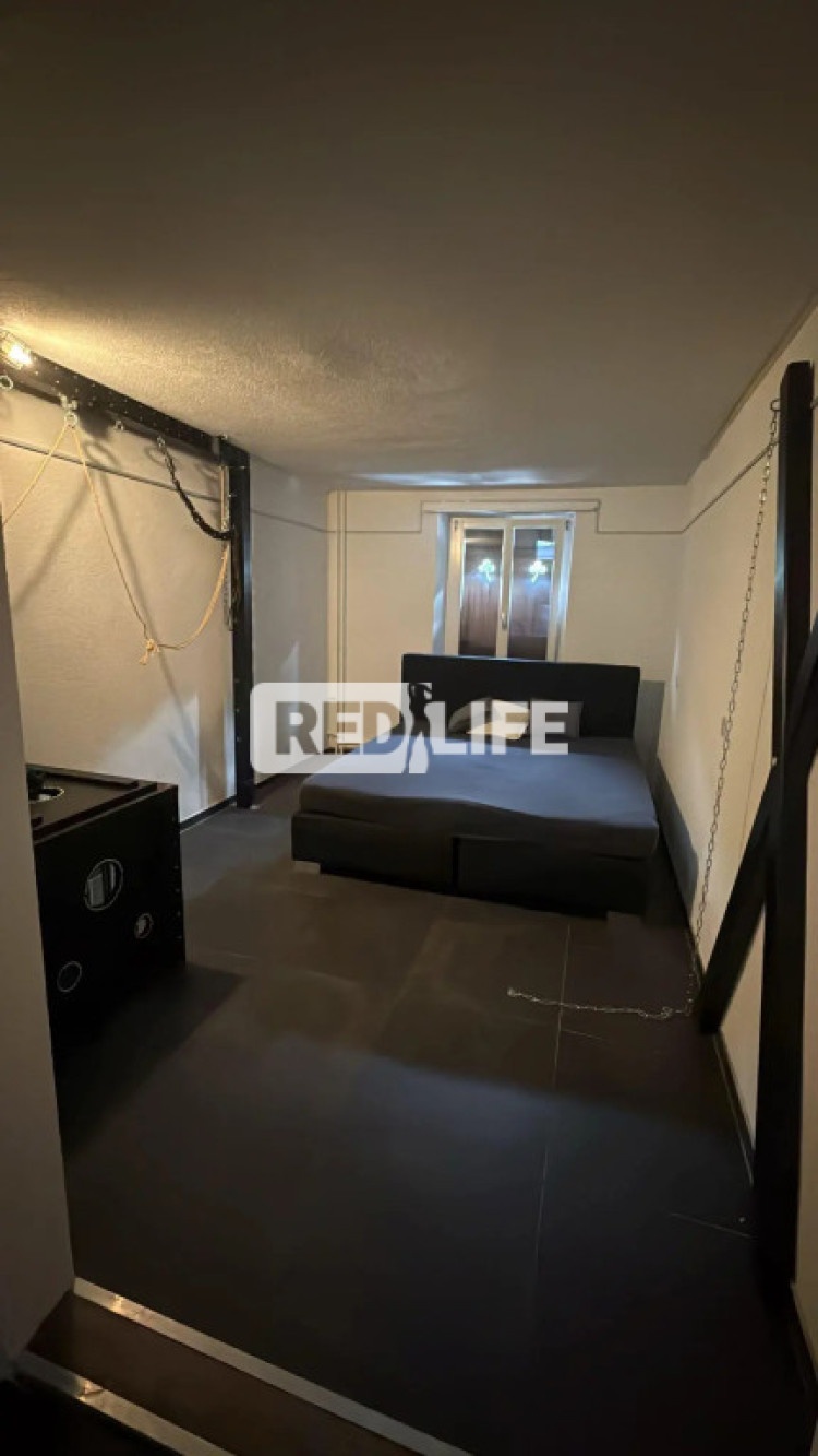 50/50 eigenes Zimmer Schweizer Inhaber