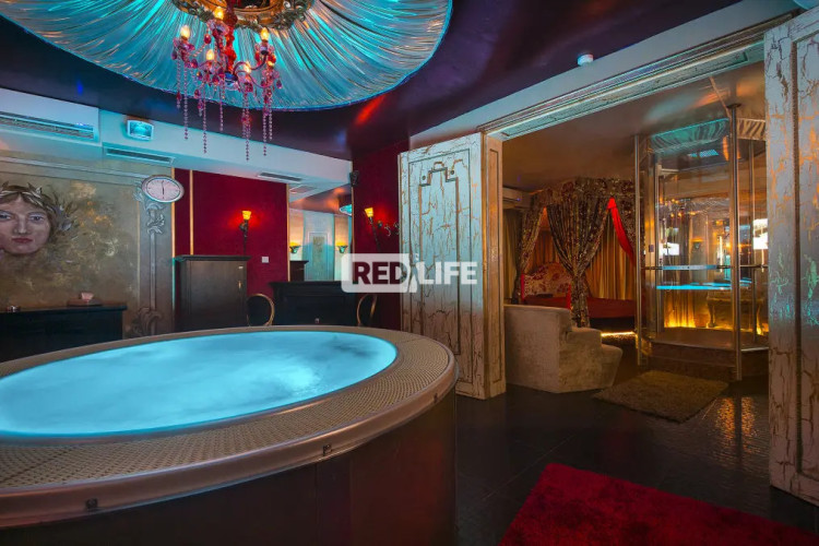 escort job auch Maximus Nightclub