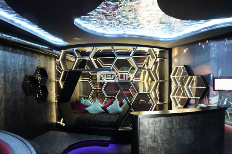 escort job auch Maximus Nightclub